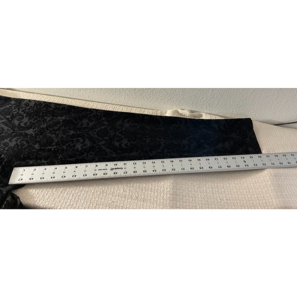 Roz &‎ Ali Women's Capri 1X Black Gray Velour Pants Floral Pattern - Picture 7 of 11